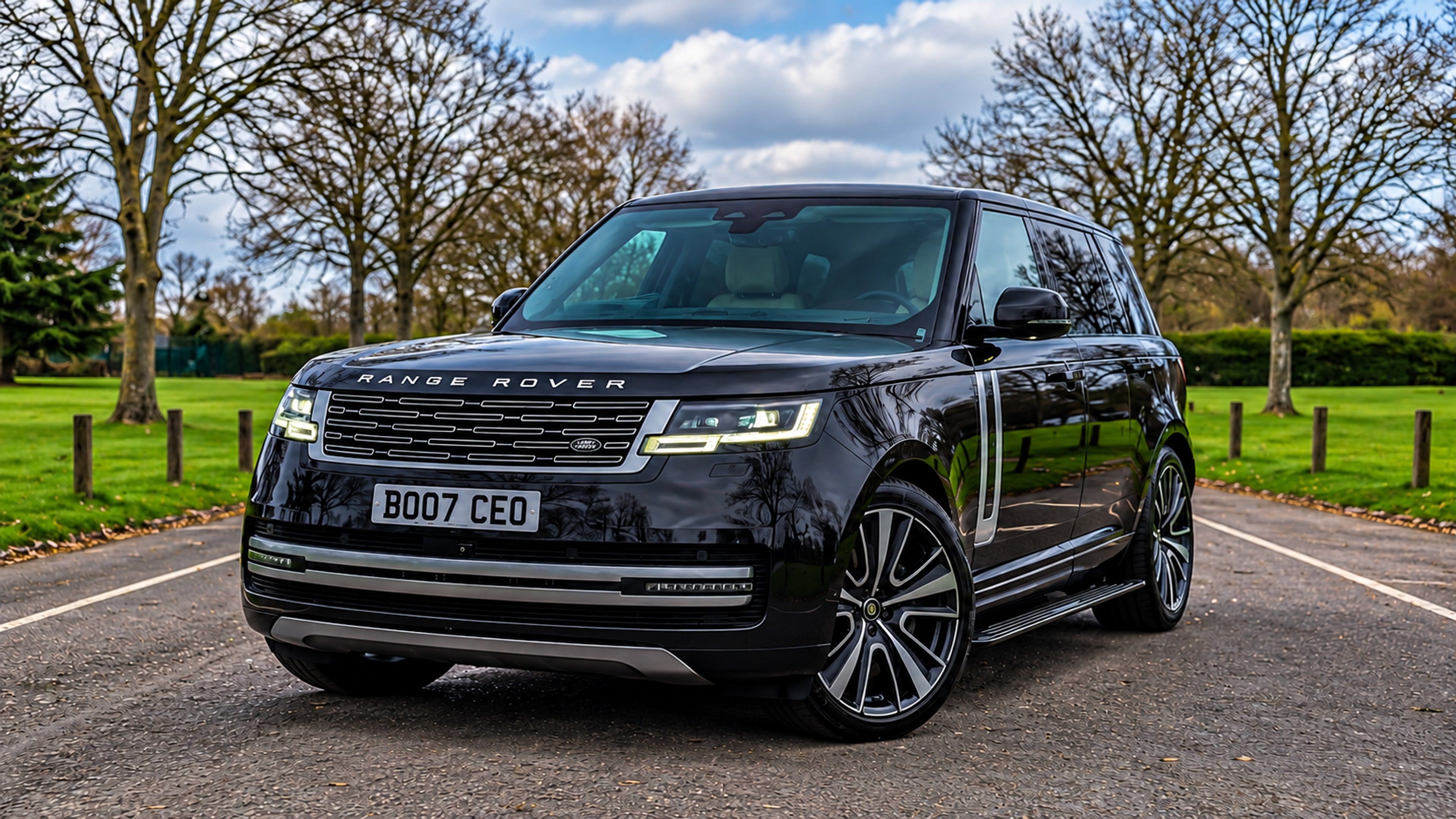Black Range Rover SUV with number plate B007 CE0 in a country park